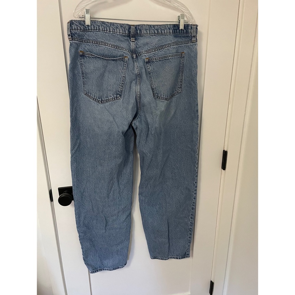 Abercrombie Fitch The Taper Jean High Rise Light Wash Women Size 33 - Picture 3 of 3